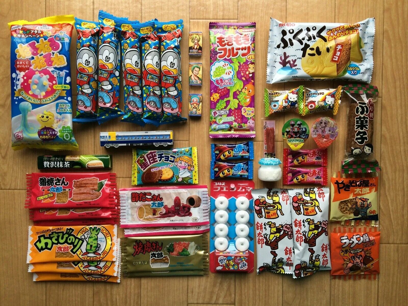 Японские вкусняшки. Китайские сладости. Японские конфеты. Японские сладости конфеты.