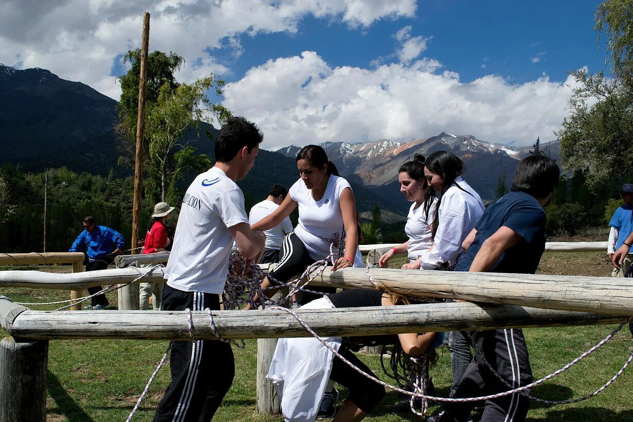 Their good team building skills are. Team building. Team building на природе картинки. Team building games. R Team building.