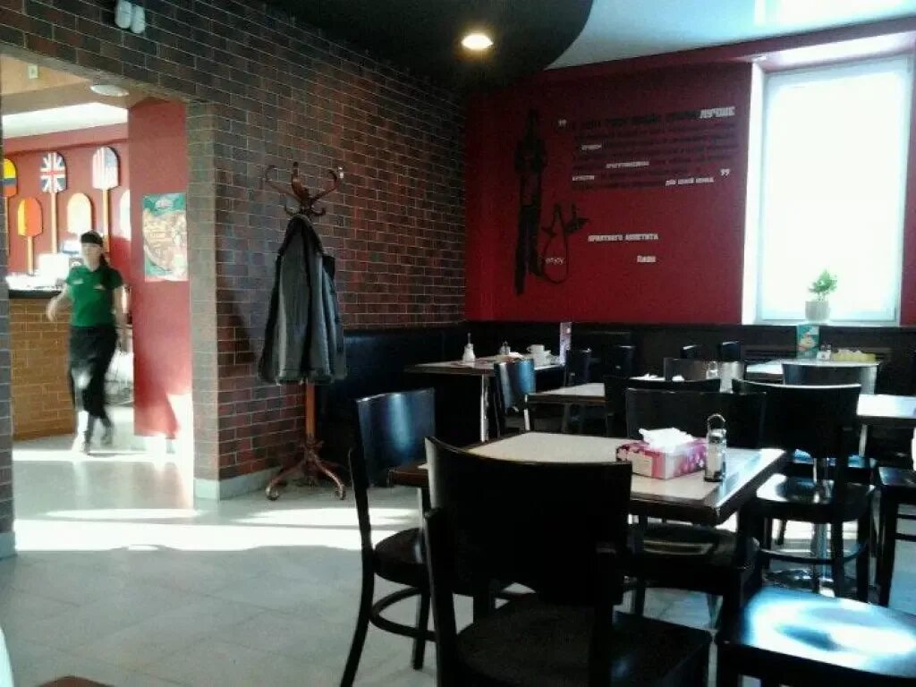 Папа джонс ленинский проспект 133. Papa john's иркутск. Папа джонс иркутск внутри. Papa john's иркутск. Пицца папа джонс иркутск марата.