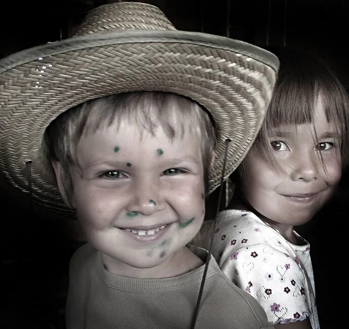 Country children. Озорник фото. Озорники картинки. Дети озорники картинки. Картинки позитивные мальчишки озорники.