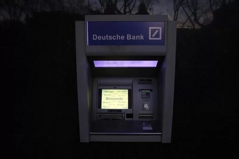 Lost bank. Банкомат Deutsche Bank. Банкомат Deutsche Bank ATM. Печать Deutsche Bank. Банкоматы Дойче банка в Испании.