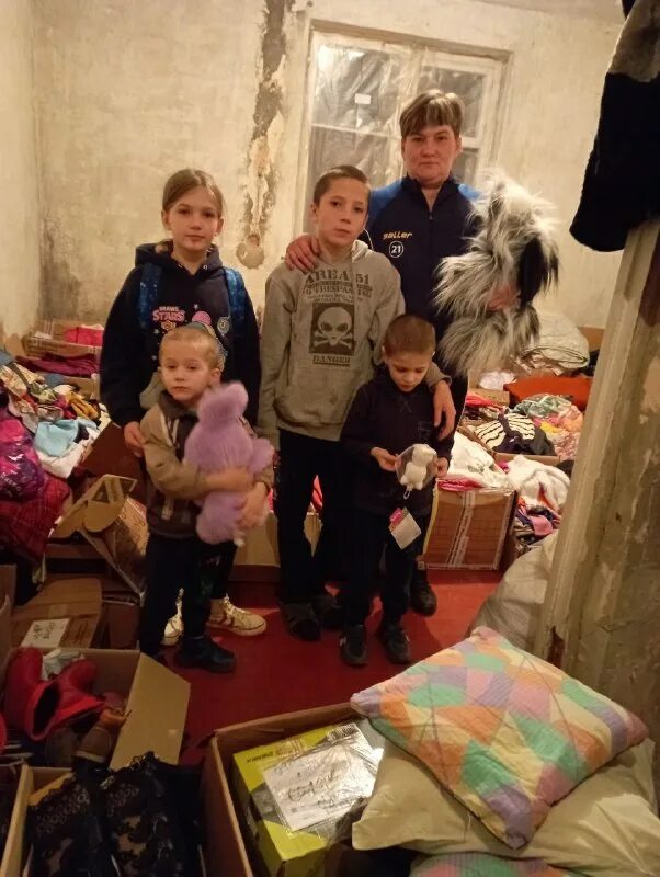 Андрей лысенко донецк волонтер. Волонтер лысенко. Нуждающиеся в жилых помещениях многодетной. Андрея лысенко донбасс. Андрей лысенко донецк.