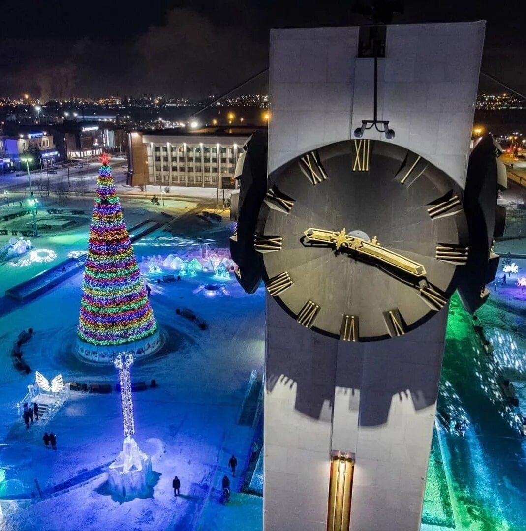 Магнитогорск ночью памятники. Поющие фонтаны магнитогорск. Куда сходить в магнитогорске. Магнитогорске. Достопримечательности г магнитогорска.