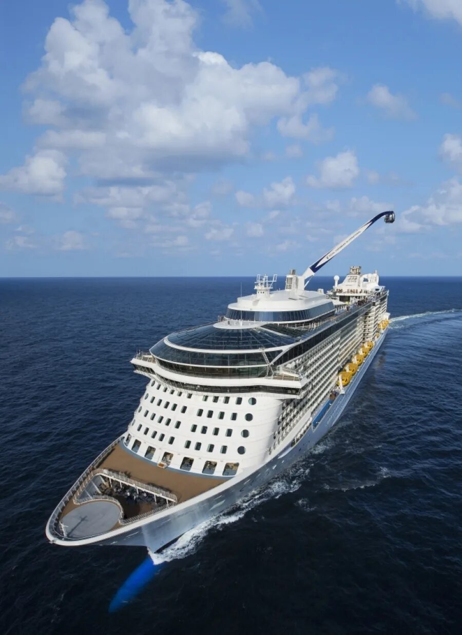 Круиз royal caribbean. Роял карибиан круизы. quantum of the seas круизный лайнер. круизный лайнер роял карибиан. ovation of the seas лайнер.