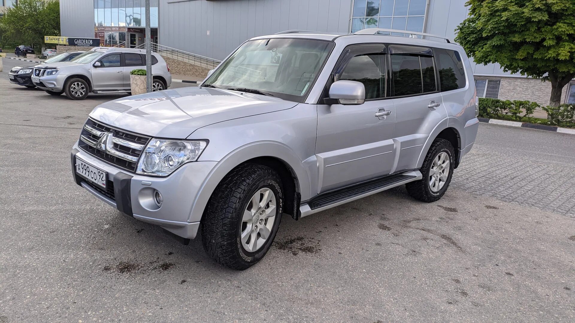 Паджеро 3 3.2 дизель купить. Mitsubishi Pajero 3.2 LWB. Mitsubishi Pajero 4. Митсубиси Паджеро 3,3.2 дизель, 2003г. Mitsubishi Pajero 3.2 LWB 2007.