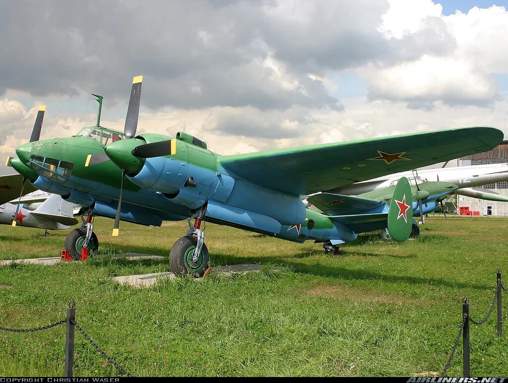 Ту 2 город производства. Ту-2 Монино. Ту 2. Туполев ту-2. Ту 2 самолет Туполева.