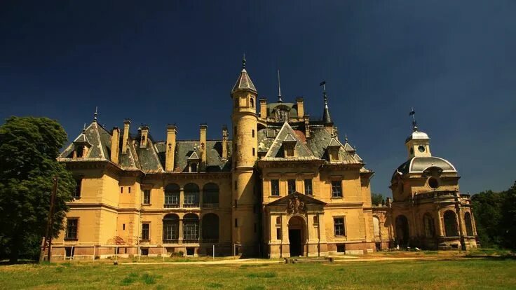 Brief Description of Vajdahunyad Castle in Budapest, Hungary - Encircle Photos