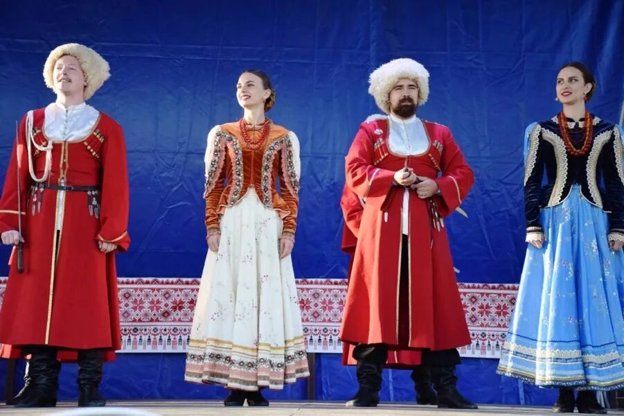Казачий костюм женский. Национальный костюм кубани казаки. Кубань одежда. Кубанские казаки. Кубань казачья.