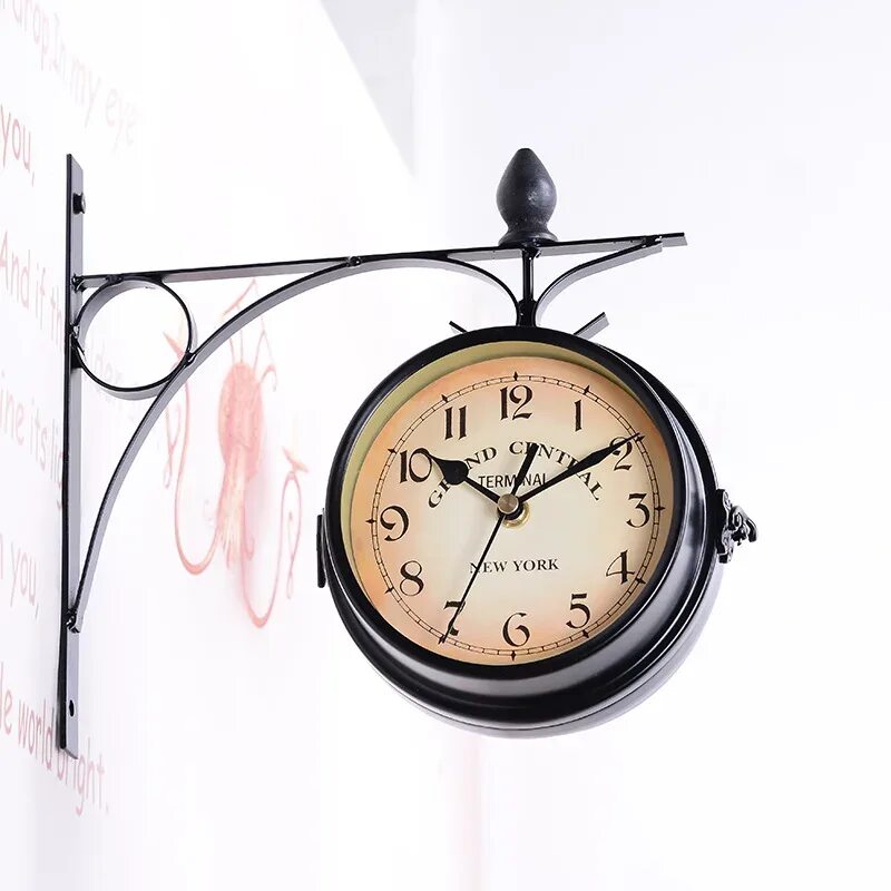 Часы настенные ретро. Lowell 14755 часы двусторонние. Часы настенные в стиле ретро. Часы двухсторонние на кронштейне. Часы настенные Вокзальные.