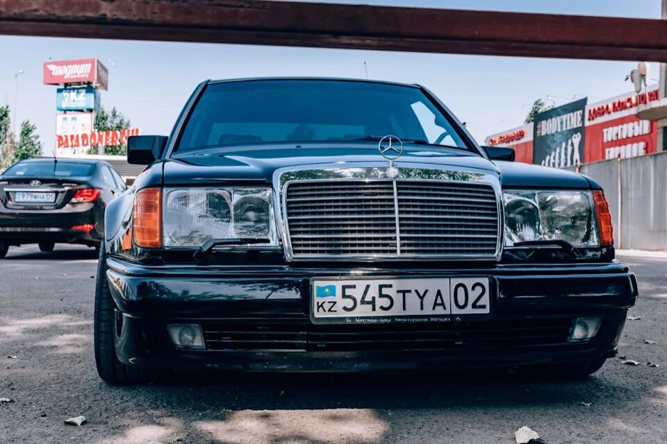 Продажа мерседесов б. Mercedes w124 e500. 124 Е500 волчок. W124 e500 дорестайлинг. Mercedes w124 500e for sale.