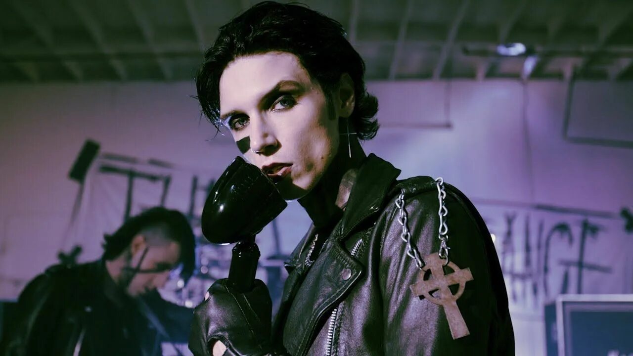 Black Veil Brides Энди Бирсак. Andy Biersack the Vengeance. Группа Black Veil Brides солист. Black Veil Brides the Vengeance. Современная песня черная