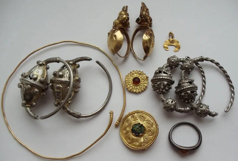 ювелирные изделия рене лалика. современные ювелирные украшения. эксклюзивные ювелирные изделия. ювелирные украшения первый ювелирный. красивые ювелирные украшения.