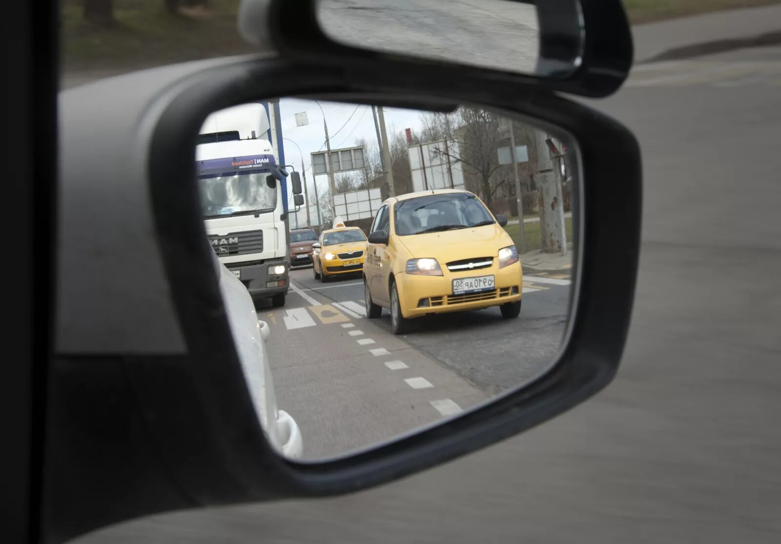 Как правильно выставить авто. Как правильно настроить зеркала в машине боковые. как отрегулировать боковые зеркала в машине правильно. как правильно выставить зеркала заднего вида на автомобиле. регулировка зеркал заднего вида.