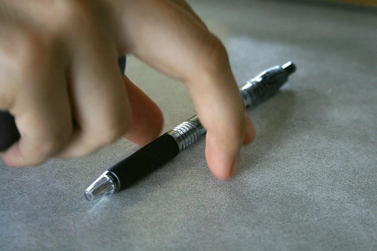 Take a pen. Pick up a Pen. Zebra sacco Pen. Up1m перманентная шариковая ручка. Begripa бегрипа ручка.