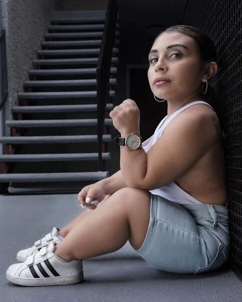 Красивые девушки карлики. Лилипут девушка. Дрю преста модель. Карлики женщины красивые. Юлия сахарова карлица.