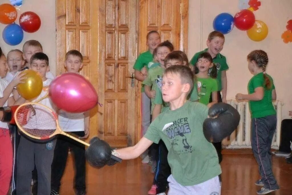 Спортивные эстафеты для детей. Командные эстафеты. Конкурсы на спортивный праздник. Спортивные соревнования для детей. Эстафеты на улице летом в детском саду.