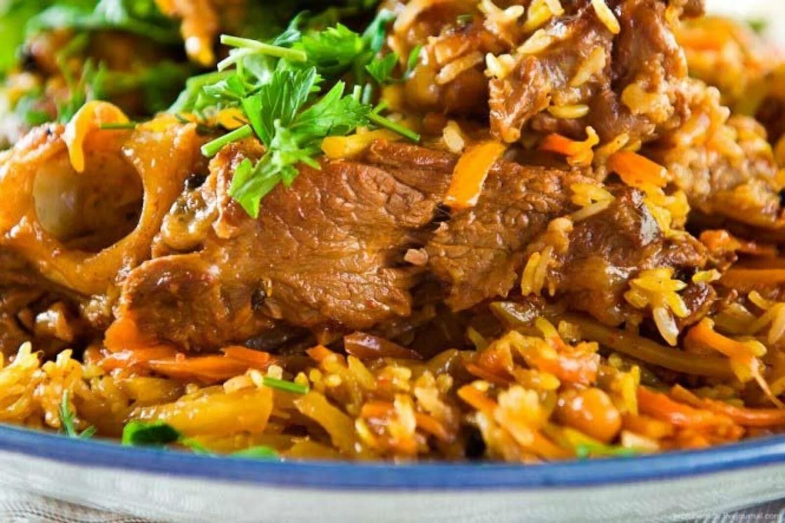 Плов рецепт с фото. Плов в казане из говядины по узбекски. Plov узбекский. Плов с говядиной в казане по узбекски. Плов в казане из свинины по узбекски.