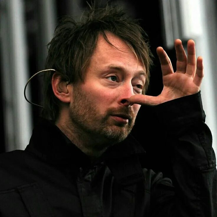 Том йорк и. Том йорк. radiohead thom yorke. солист радиохед. thom yorke 2007.