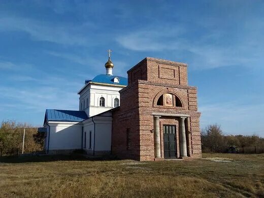 Донгуз балтайского района саратовской области. Донгуз Церковь Архангела Михаила. Храм Архангела Михаила с.Донгуз. Село Сарыево Церковь Архангела Михаила. Храм Донгуз Оренбургский район.