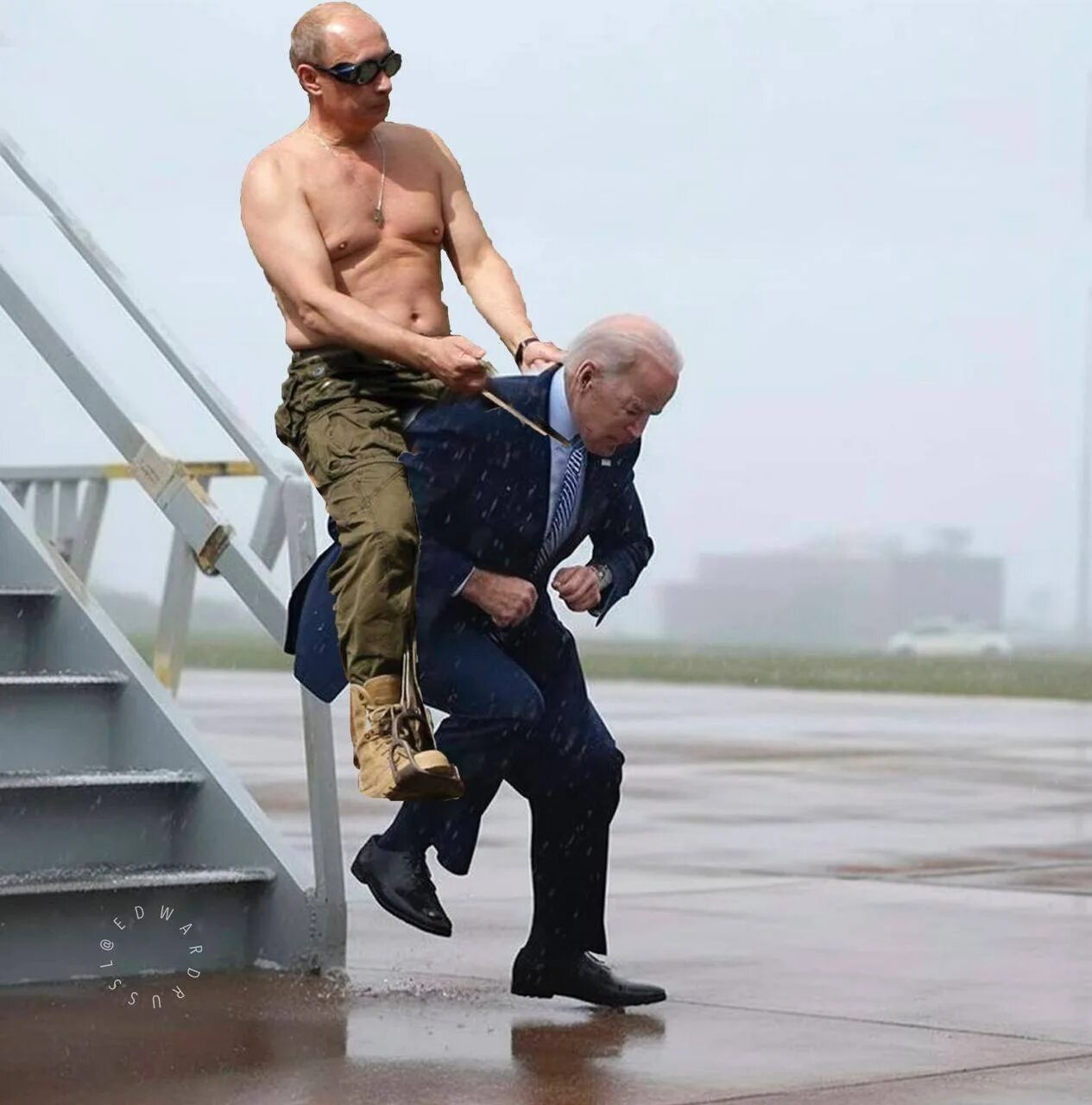Что вызвало недовольство людей властью. Джо Байден Мем. Джо Байден падает на трапе. Смешные фото Путина.