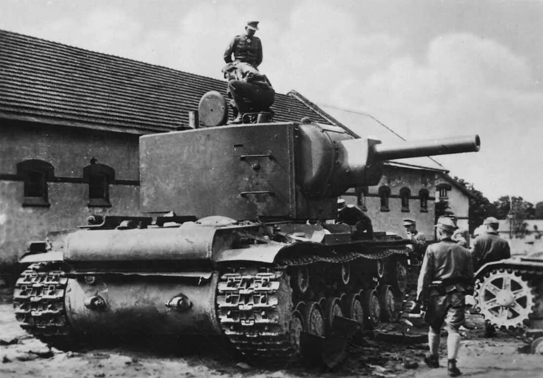 Тяжелый танк времен войны. Танк кв 2. Кв2 танк 1941. Кв 2 1941. Кв-2 танк фото.