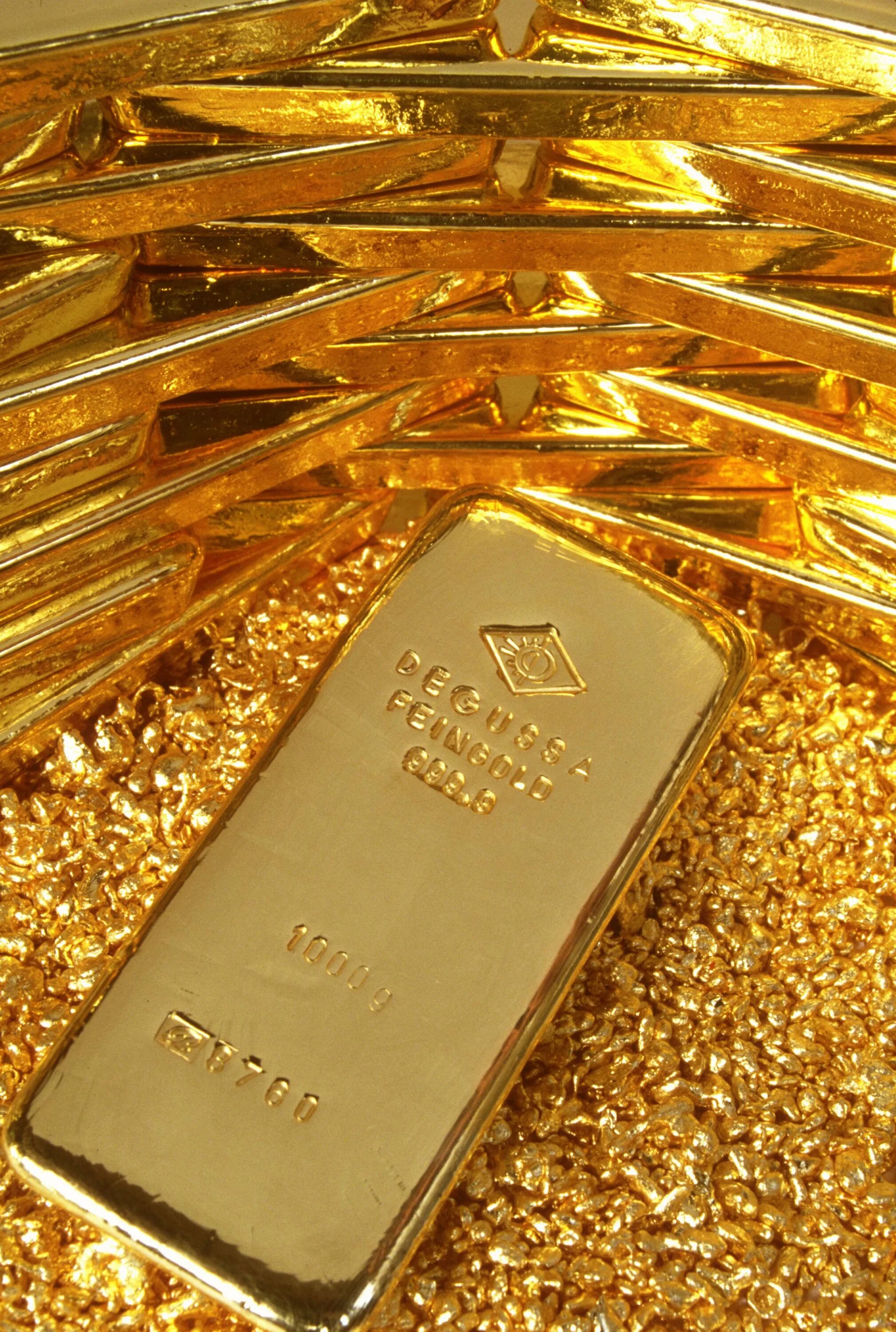 22 золота в рублях. Слитки золота 24к. золотой слиток gold bullion. золотые слитки 999.9 пробы. золото ямаситы слитки.