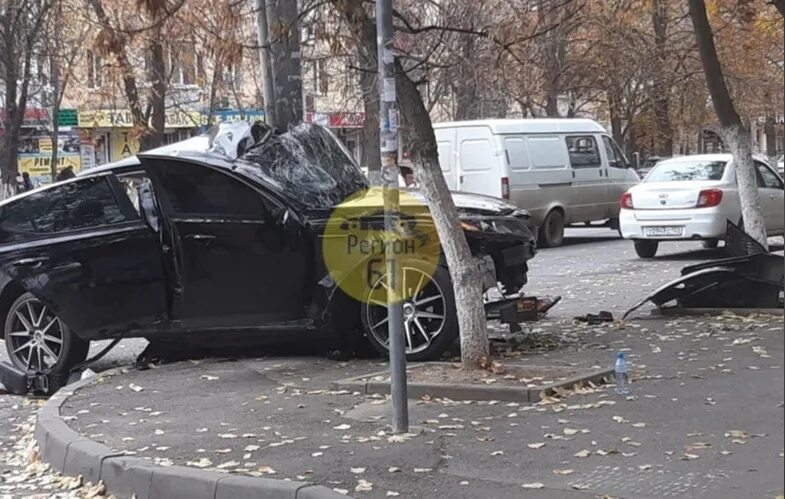 Разбитая вдребезги машина. Дтп в ростове сегодня. Дтп в ростове сегодня. Дтп в ростове сегодня. Дтп в ростове сегодня.