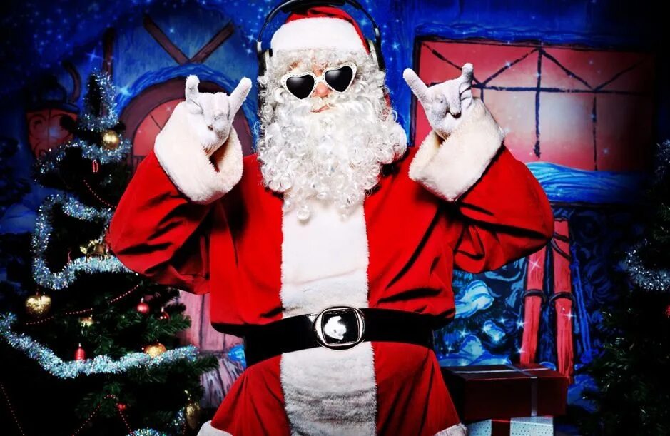 Ремораз днд. Современный выход деда мороза. Два деда мороза. Дед мороз. Новогодний корпоратив дед мороз и снегурочка.
