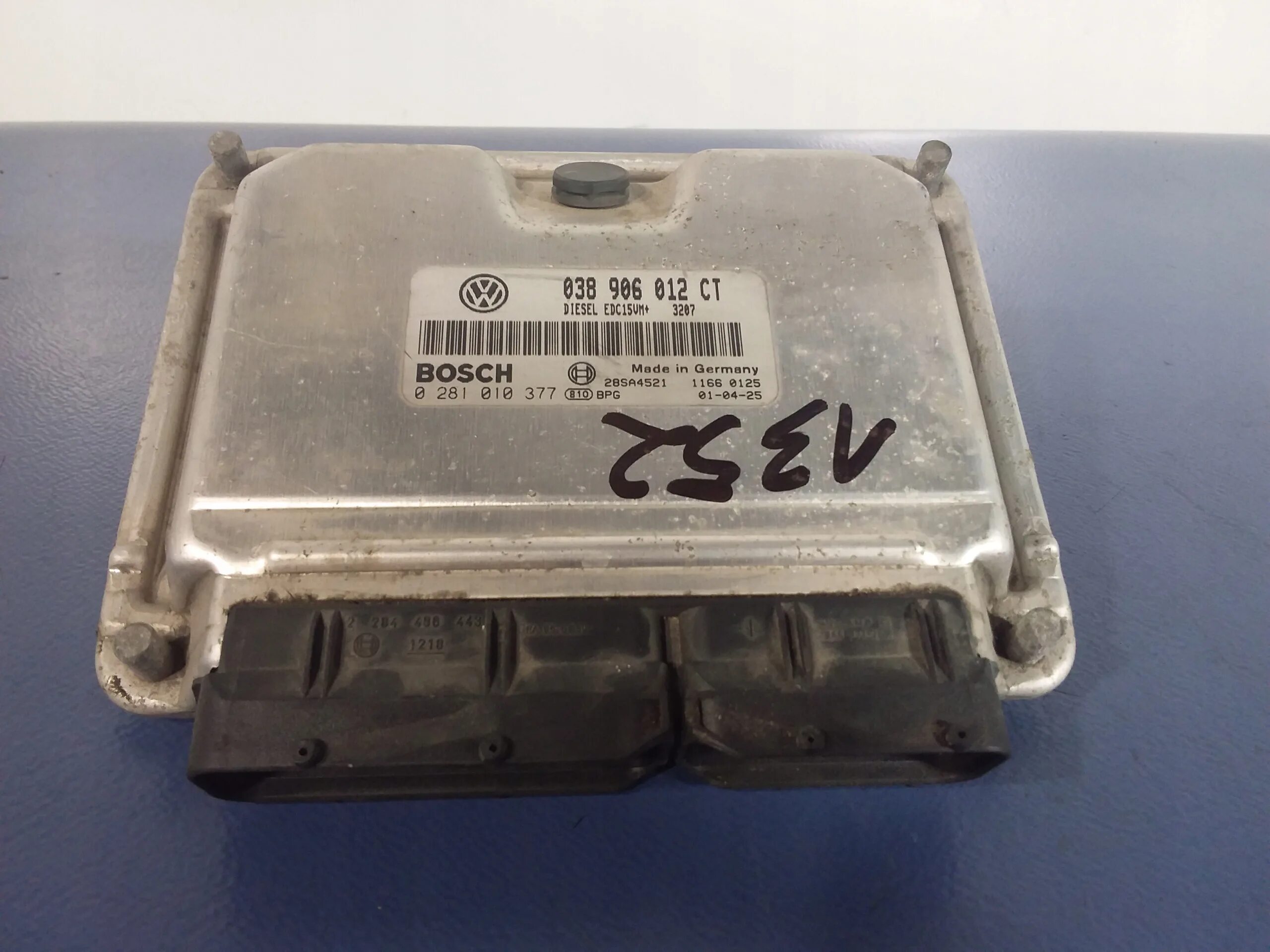 Блок управления двигателем volkswagen. Блок управления двигателем volkswagen. Axa блок управления двигателем. Блок управления гольф 5. Блок управления двигателем гольф 1.