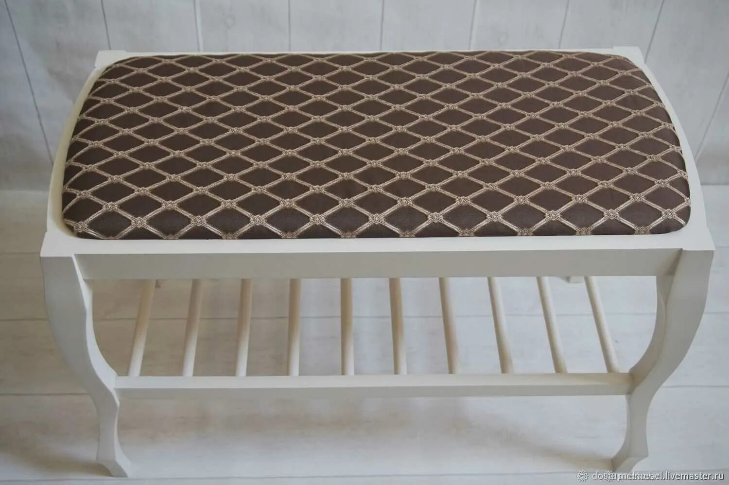 Банкетка hallstatt bench. Сидение в прихожую своими руками. Сидушка в прихожую мягкая. Сидение в прихожую своими руками. Скамейка в прихожую.
