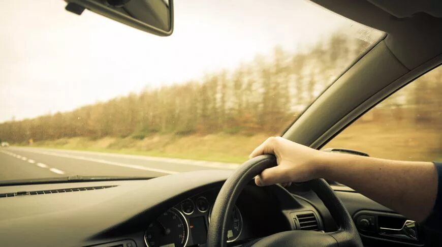 Машина инструктора. Fr driving. Машина на дороге. Car drive first person. Рука на руле машины.