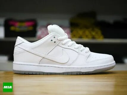 Dunk sb low white
