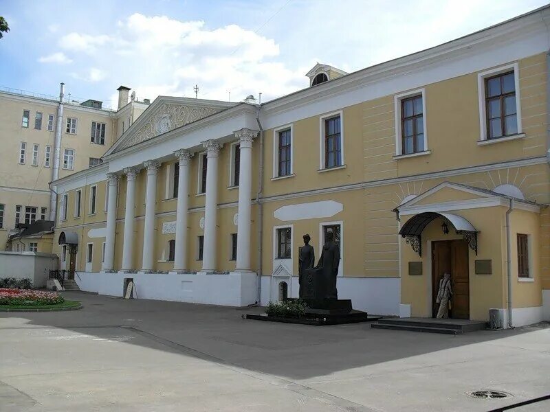 Усадьба лопухиных в москве. Усадьба лопухиных знаменском переулке. усадьба лопухиных в москве музей рериха. усадьба лопухиных малый знаменский переулок 35. усадьба лопухиных в москве в малом знаменском.