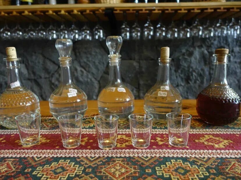 армянские спиртные напитки. тутовая stone land водка армянская. водка stone land гранат 40. крепкий армянский напиток. армянские спиртные напитки.