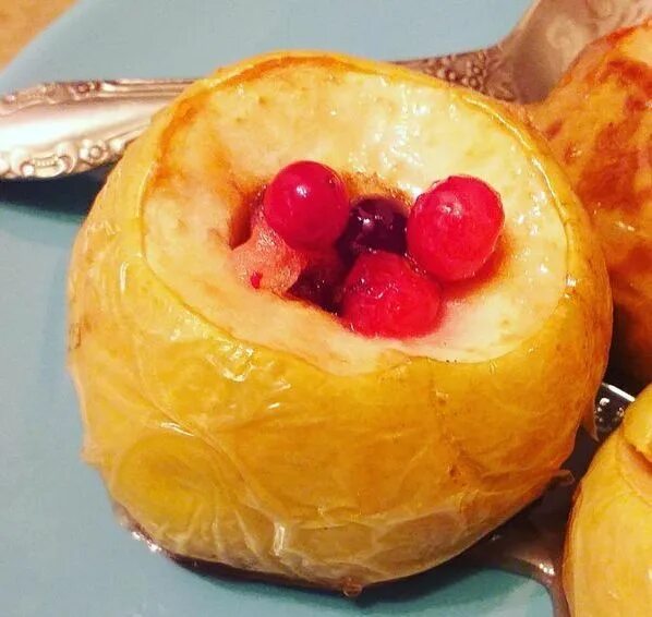 Яблоки в мультиварке рецепты быстро и вкусно. Запеченные яблоки с клюквой.