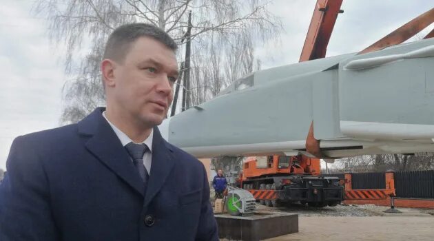 Вишняков новая усмань. Су-24 новая Усмань. Аллея героев Усмань. Аллея славы новая Усмань самолет.