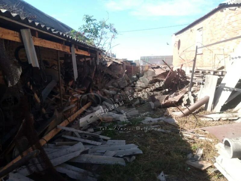 обстановка в уразово сейчас. обстрел уразово белгородской области. танк въехал в дом. валуйки обстрел. село шведуновка валуйский район белгородская область.