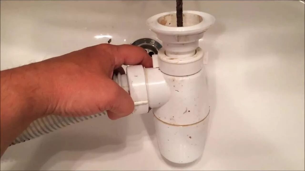 E255 сифон. Как поменять сифон видео. Туалет сливной сифон. Монтаж сифона для раковины. Сифон для мойки orio а-4011.