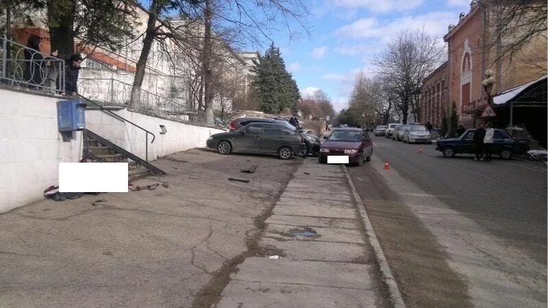 Наезд на тротуар