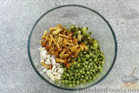 Салат с опятами маринованными и солеными огурцами