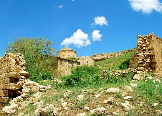 Армянская 12. Армянский символ 12 лет коньяк. Село лусарат в армении. Норабац армения. Армянский коньяк 12 лет map company.