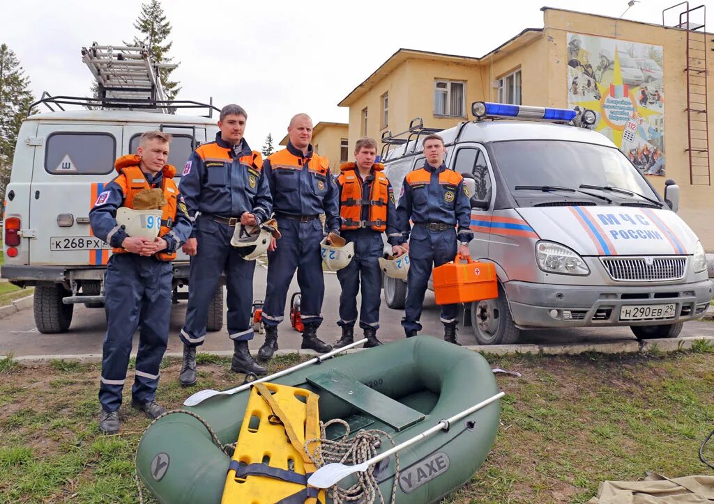 Аварийно спасательная служба 1. Аварийно-спасательная служба. Профессиональные аварийно-спасательные службы. Автодорожная спасательная служба гражданской обороны. Морская спасательная служба форма.