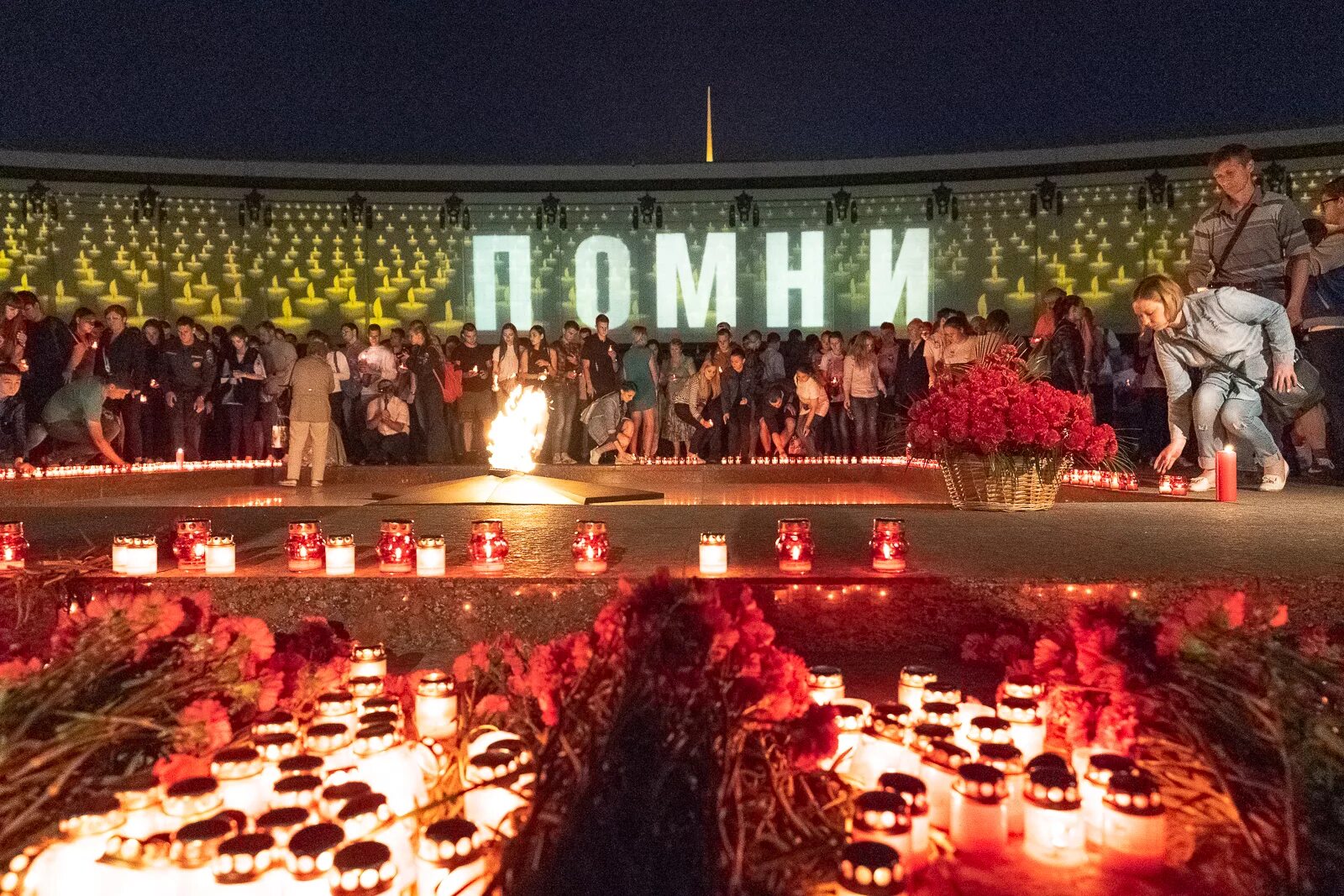 22 июня свечи памяти. «Акция «свеча памяти» 22.06.2022, музей Победы, Москва. Акция свеча памяти 22 июня. Свеча памяти музей Победы. Свеча памяти и скорби 22 июня.