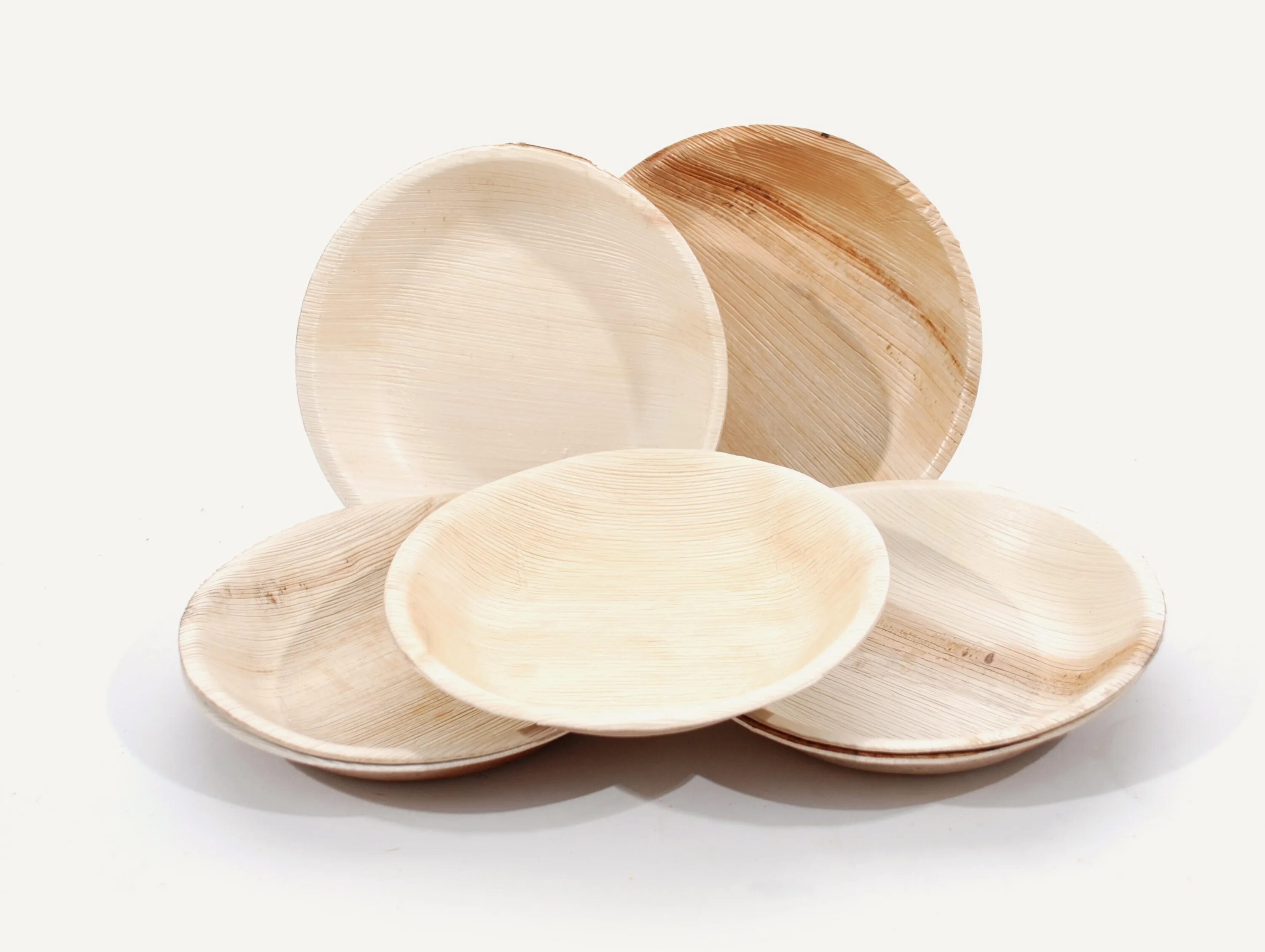 Fretta round. Круглая деревянная тарелка. Посуда из пальмовых листьев. Деревянные тарелки лист. Тарелка из пальмовых листьев.