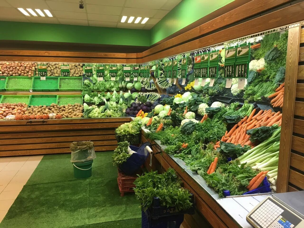 Vegetables shop. Витрина для овощей. Интерьер магазина овощей и фруктов. Красивый магазин овощей и фруктов. Овощной отдел.