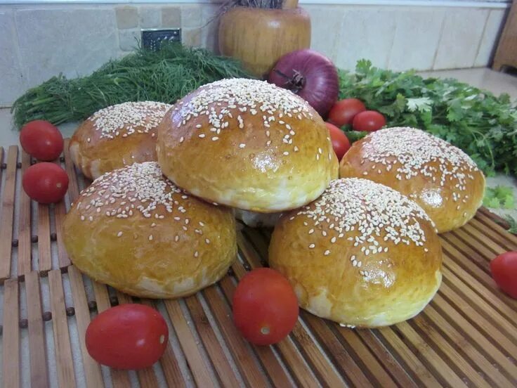 Картофельная булочка для бургера. Рецепт теста для булочек для бургеров. Тесто для бургеров рецепт. Тесто для бургеров рецепт. Маленькие булочки для бургеров.