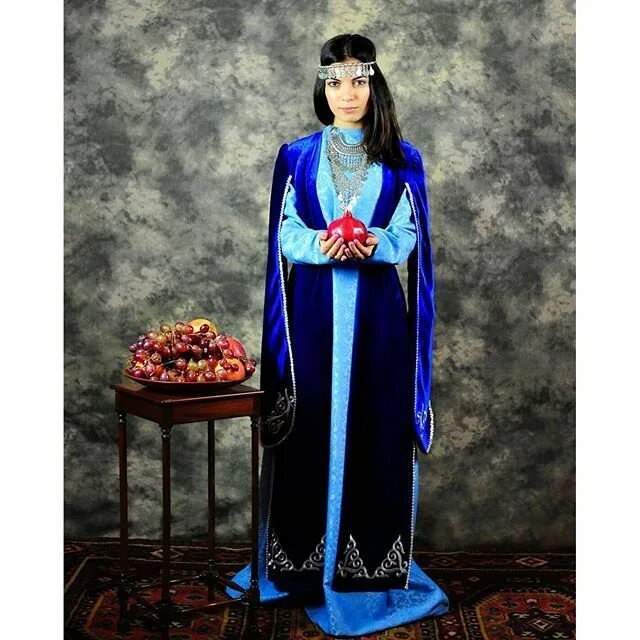 Армянский костюм тараз. Тараз армянский национальный костюм женский. Армянский национальный костюм марашлян. Тараз национальная армянская одежда. Минтана армянский национальный костюм.