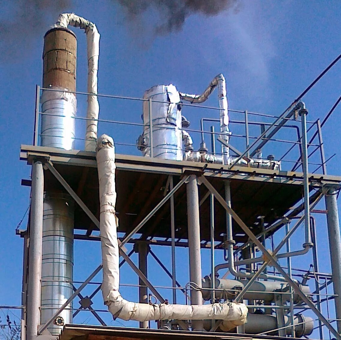 Ректификационная колонна переработка нефти. Колонна ректификации нпз. Атмосферно-вакуумная перегонка нефти. Каталитический крекинг нефти. Блок вакуумной перегонки нефти элоу-авт-6.