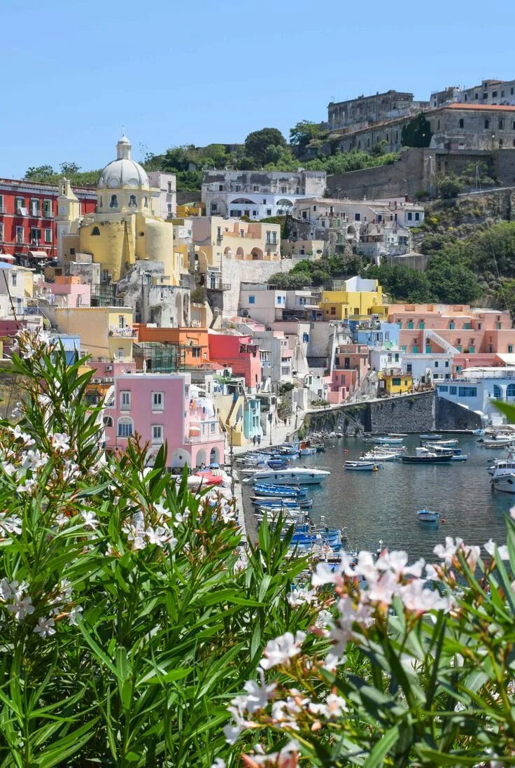 Procida италия. Италия, неаполь, тирренское море. Неаполь сардиния. Неаполь сардиния. Леванцо сицилия.