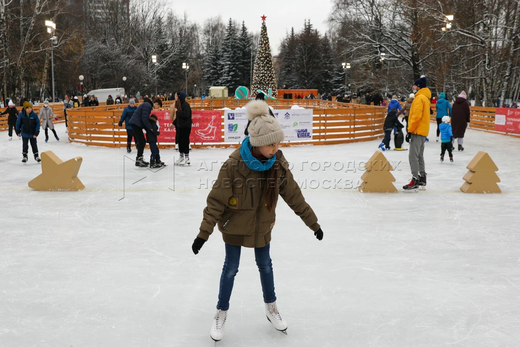 Парк 50-летия октября: «каток дружбы». Каток в парке 50 летия октября. Парк имени 50 летия октября каток. Каток в парке 50 летия октября. Каток химки калинина.